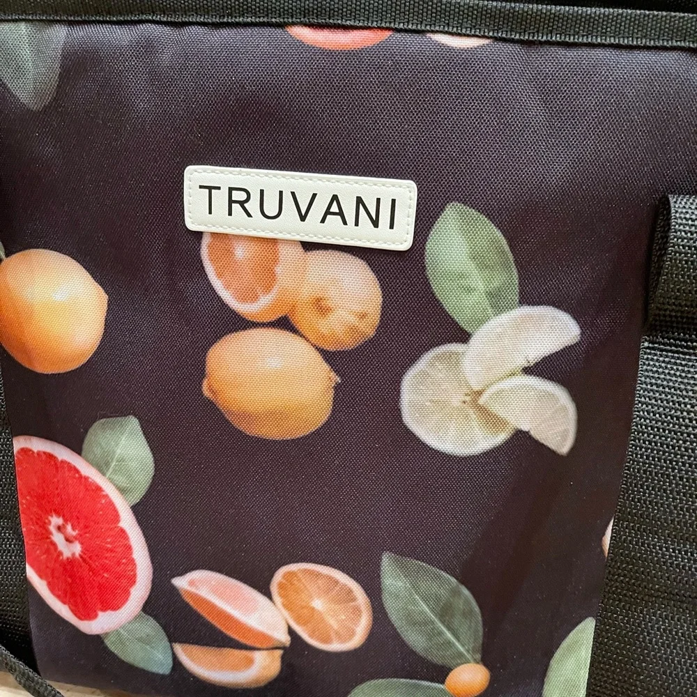 Truvani 2023 PINK W/ BLACK Insulated Tote Bag - Brand New (aka The Food Babe!)